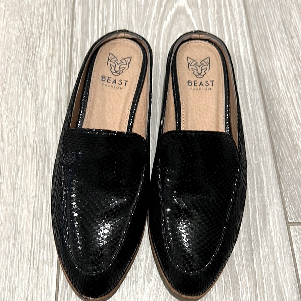 Mules women shoes, pointy toe, flat slip on/ slides on